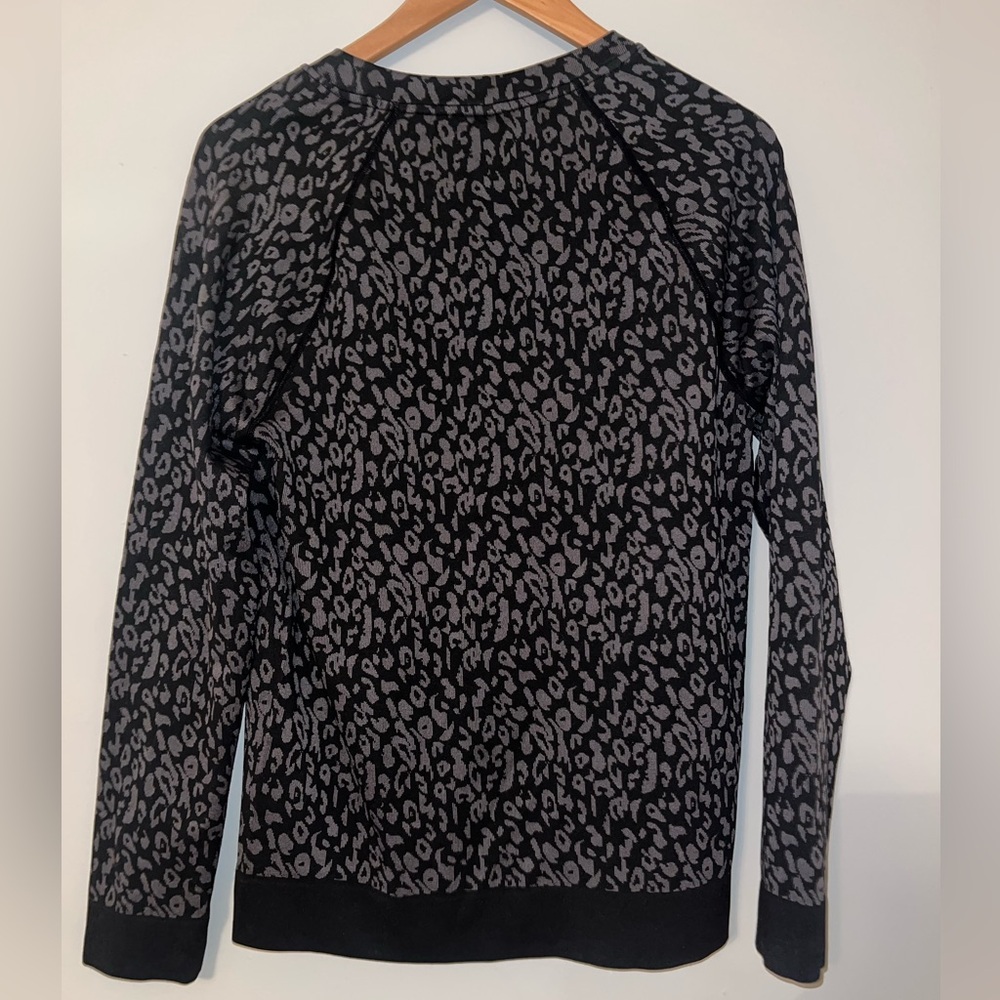 Steve Madden Charcoal Leopard Print long sleeve Athletic Top - Picture 6 of 6